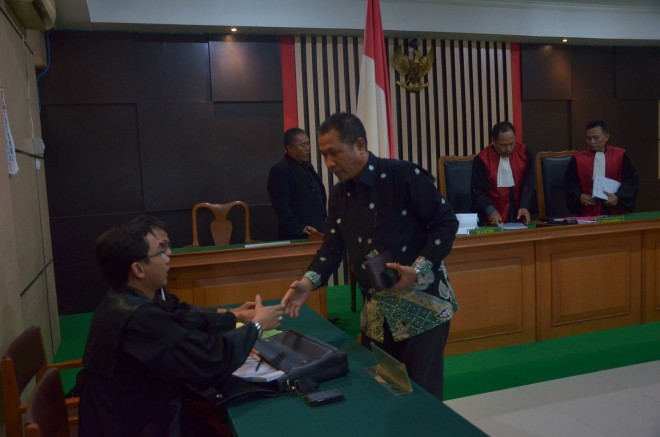 Mantan Sekda Provinsi Jambi, Syahrasaddin, saat menjalani sidang Vonis di Pengadilan Tipikor Jambi